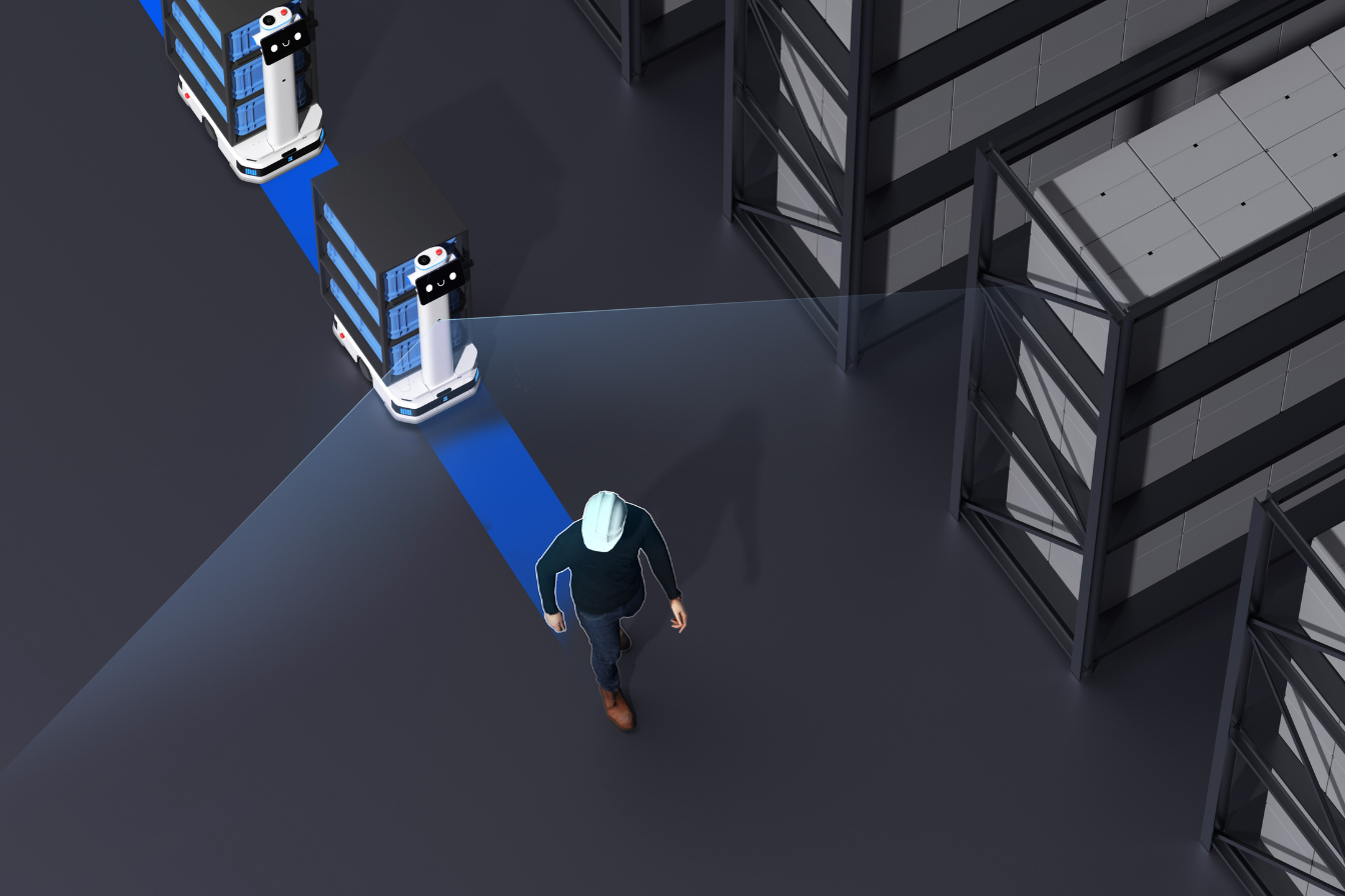 Autonomer Transportroboter folgt sicher einem Arbeiter durch das Lager mit präziser Navigation