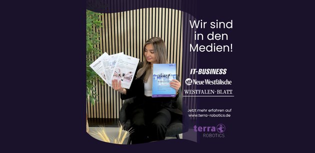 Mitarbeiterin von Terra Robotics präsentiert Presseberichte aus IT-Business, Neue Westfälische und Westfallen Blatt