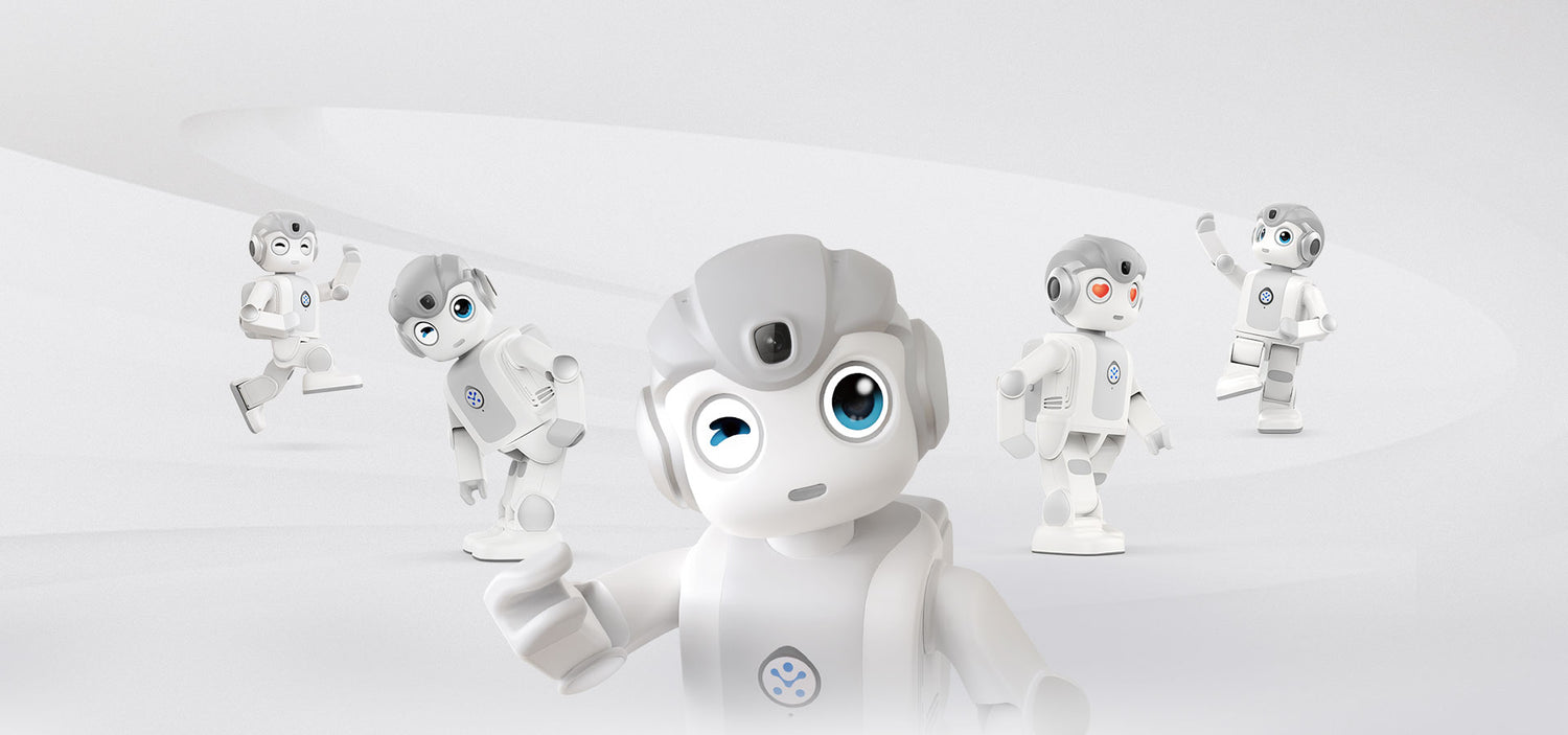 Mehrere humanoide Bildungsroboter Alpha Mini 2 in unterschiedlichen Posen und Emotionen für spielerischen MINT Unterricht