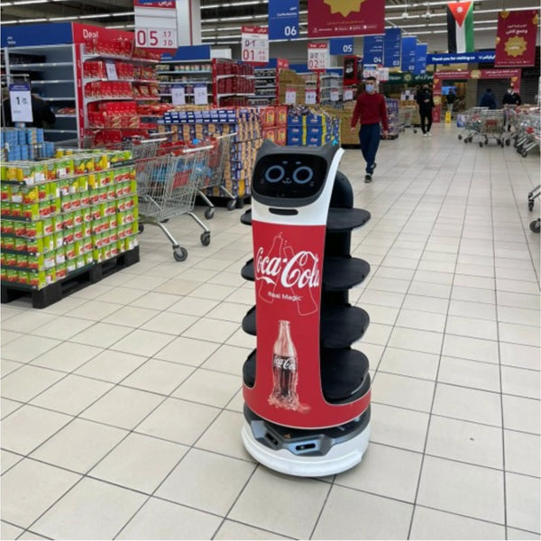 Marketingroboter präsentiert Markenprodukte autonom in einem Supermarkt zur Verkaufsförderung