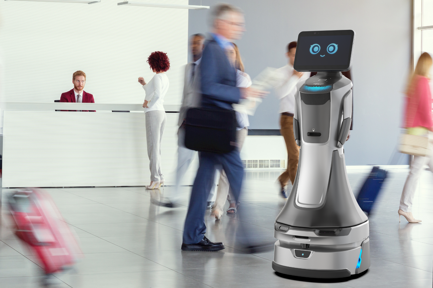Empfangsroboter mit Display begrüßt Gäste in einer modernen Hotellobby mit laufenden Personen