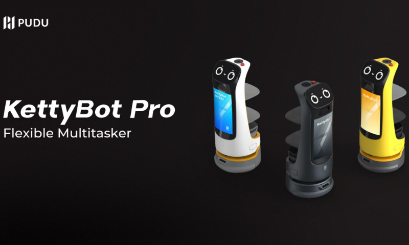 Drei KettyBot Pro Roboter mit Frontscreen präsentieren flexible Einsatzmöglichkeiten im Service