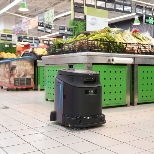 Phantas Reinigungsroboter säubert automatisch die Böden im belebten Obst und Gemüse Supermarkt