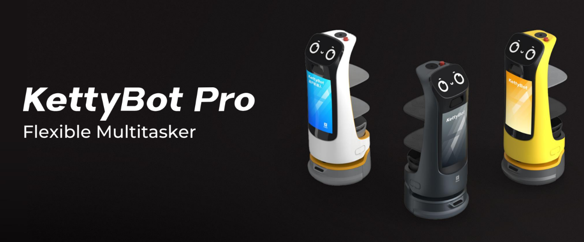 Drei KettyBot Pro Roboter in Weiß Grau und Gelb präsentieren sich als flexible Multitasker
