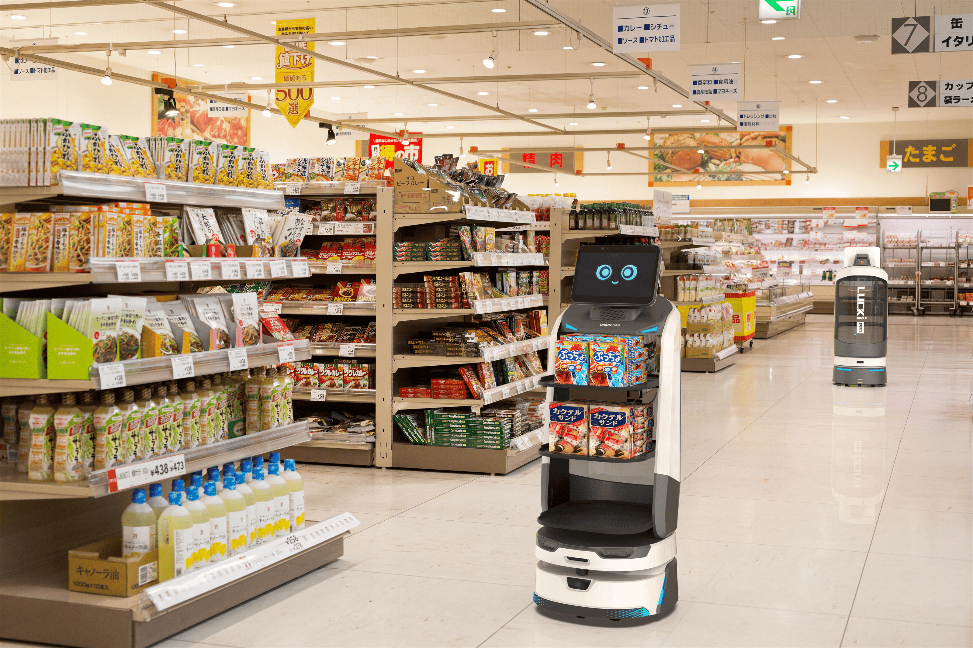 Zwei autonome Roboter mit Display bewegen sich durch Supermarktgänge und präsentieren Produkte