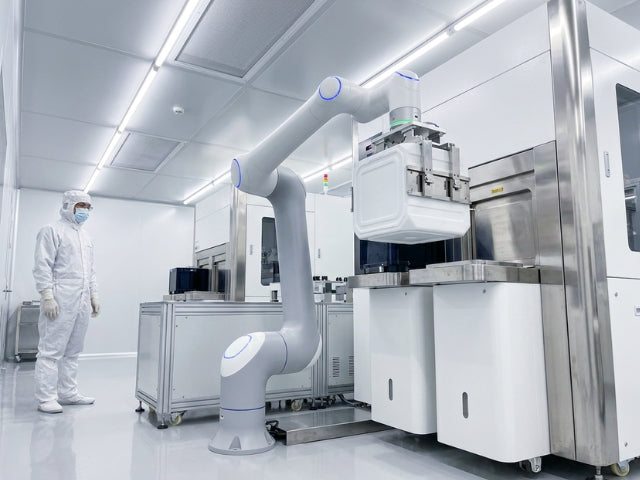 DOBOT CR 30H beim präzisen Handling von Halbleiterkomponenten