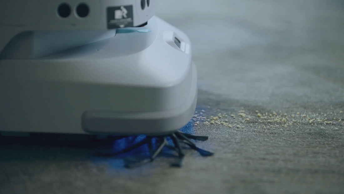 CC1 Reinigungsroboter im aktiven Einsatz mit Zubehör und Autoaufladung im vielseitigen Branchenumfeld