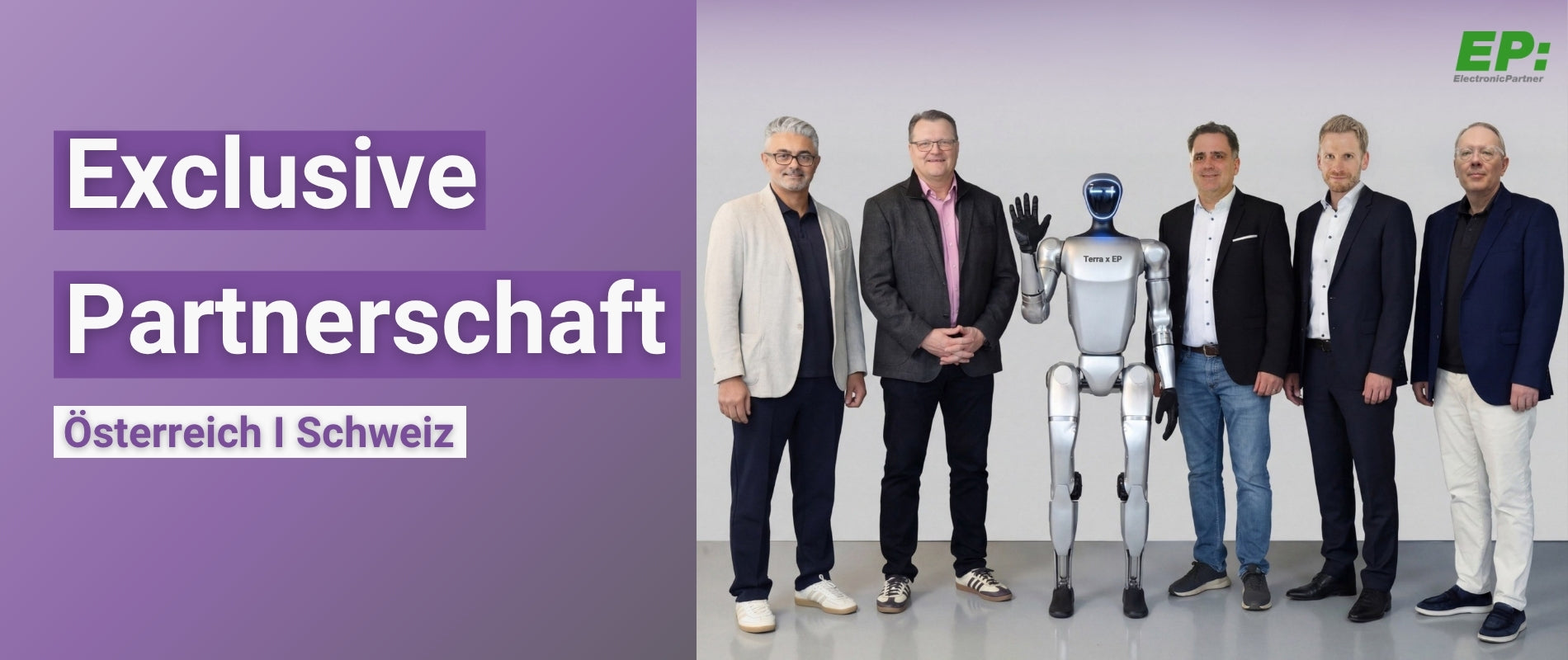 Teamfoto mit humanoidem Roboter als Hero-Banner zur Partnerschaft von Terra Robotics mit EP in Österreich und der Schweiz