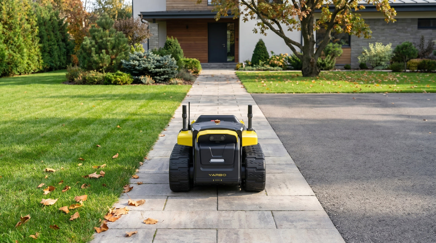 Yarbo Core Outdoor-Roboter auf einem modernen Grundstück mit mehreren Pflegezonen.